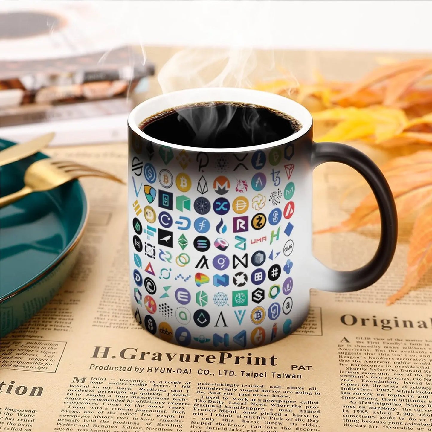 Taza con logotipos de criptomonedas Bitcoin Chainlink Token Crypto Geek Investor Cafe The 